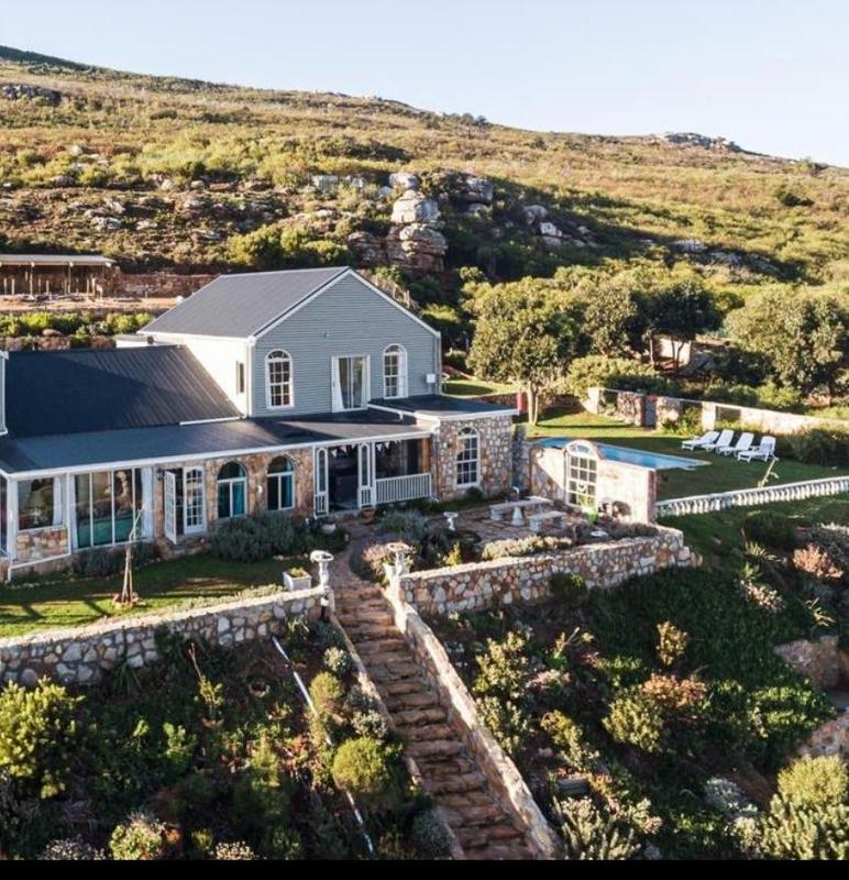 To Let 5 Bedroom Property for Rent in San Michel Western Cape